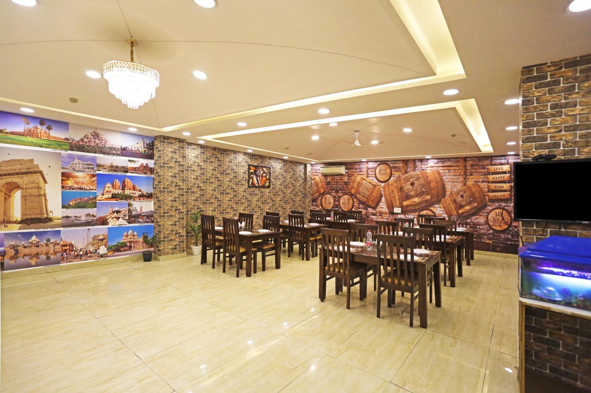 Hotel D'Capitol - Delhi Airport Nuova Delhi Esterno foto