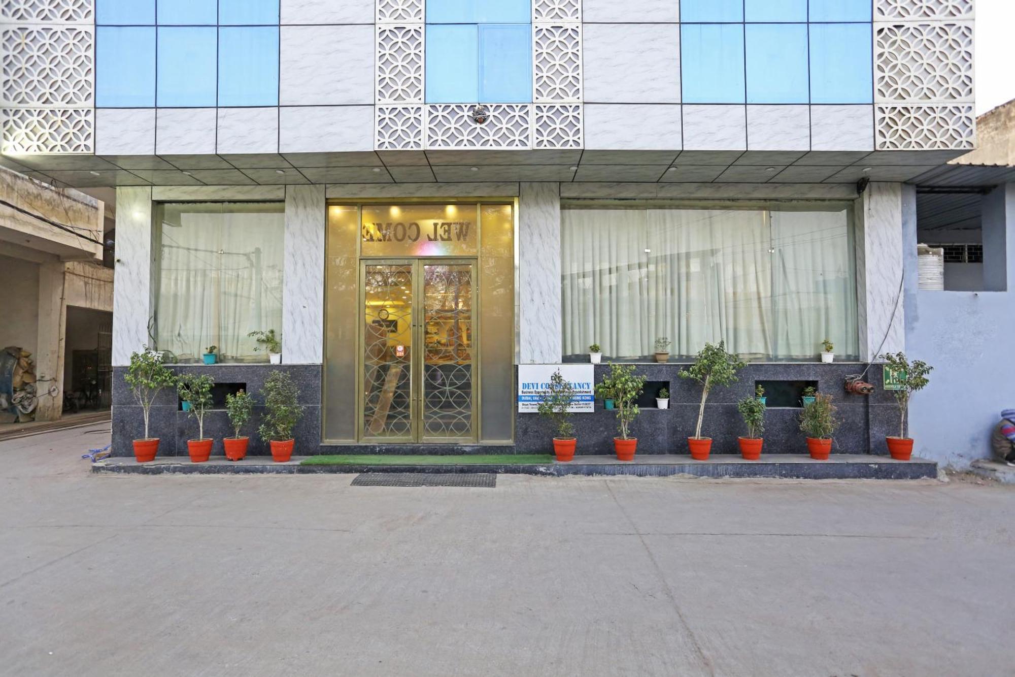 Hotel D'Capitol - Delhi Airport Nuova Delhi Esterno foto