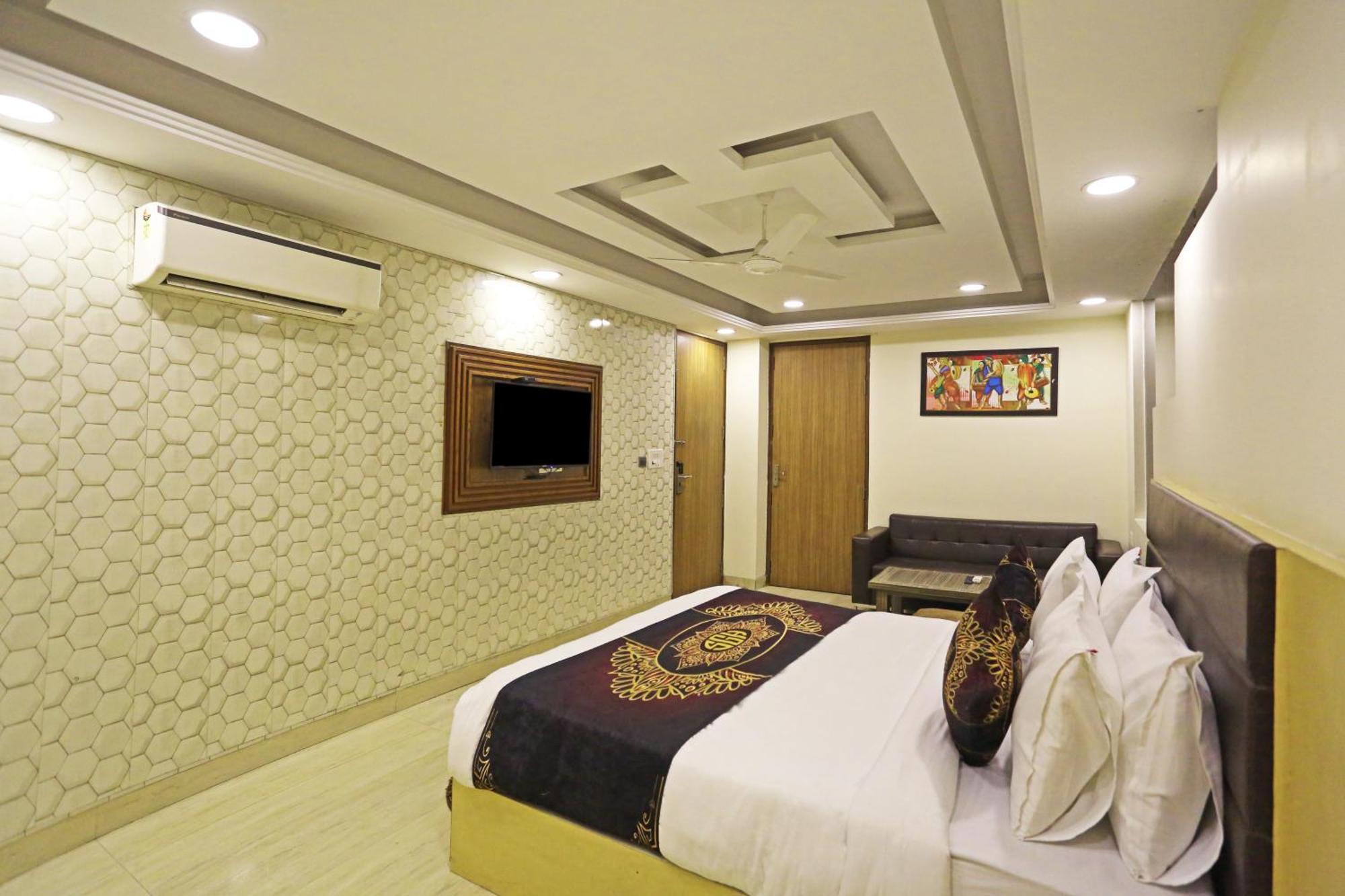 Hotel D'Capitol - Delhi Airport Nuova Delhi Esterno foto