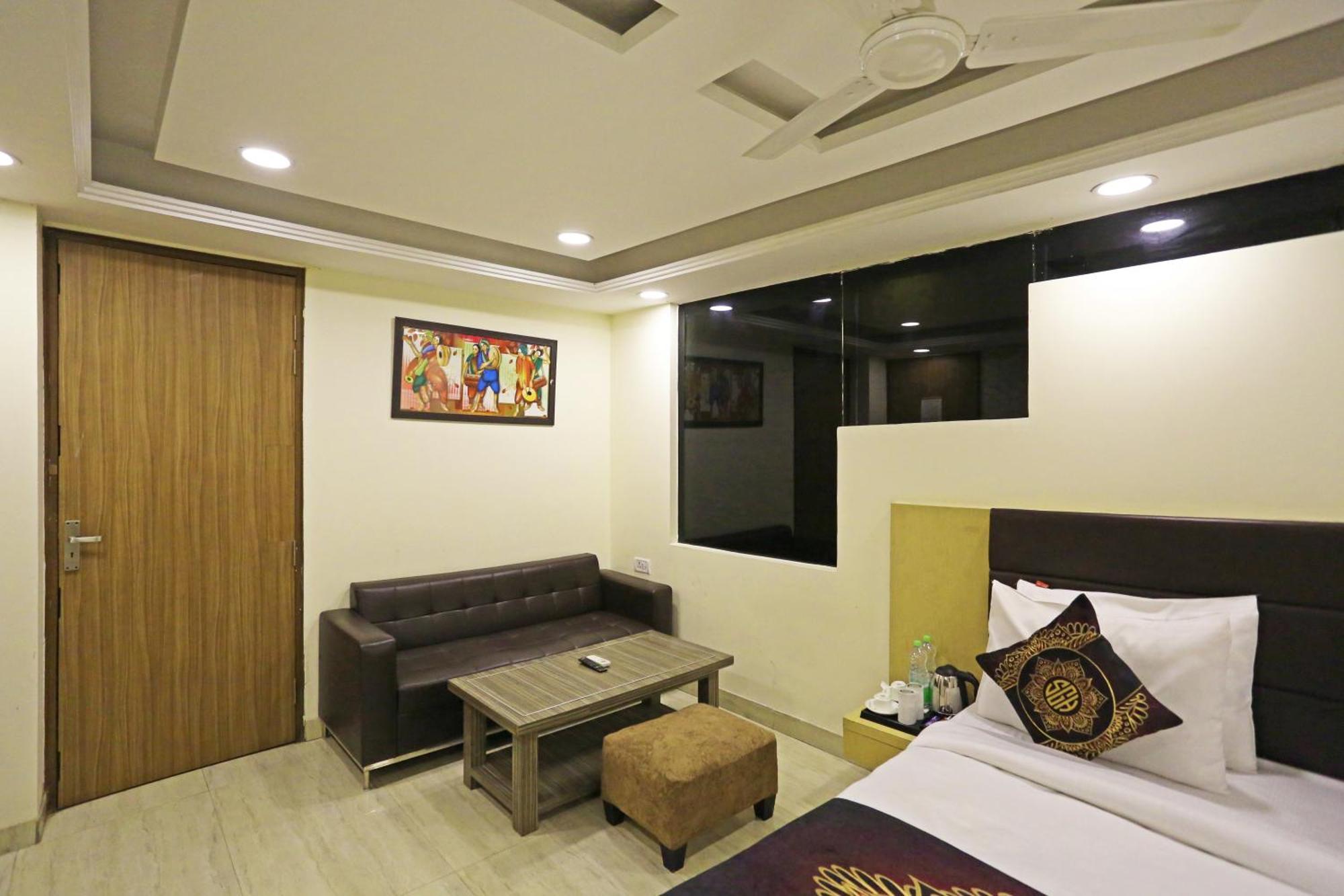 Hotel D'Capitol - Delhi Airport Nuova Delhi Esterno foto