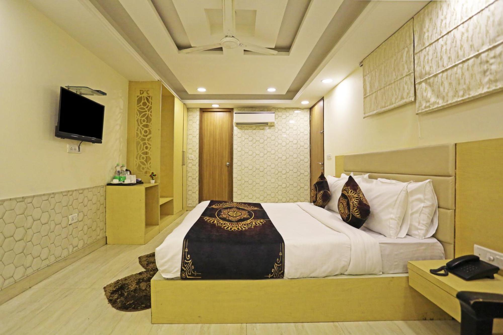 Hotel D'Capitol - Delhi Airport Nuova Delhi Esterno foto