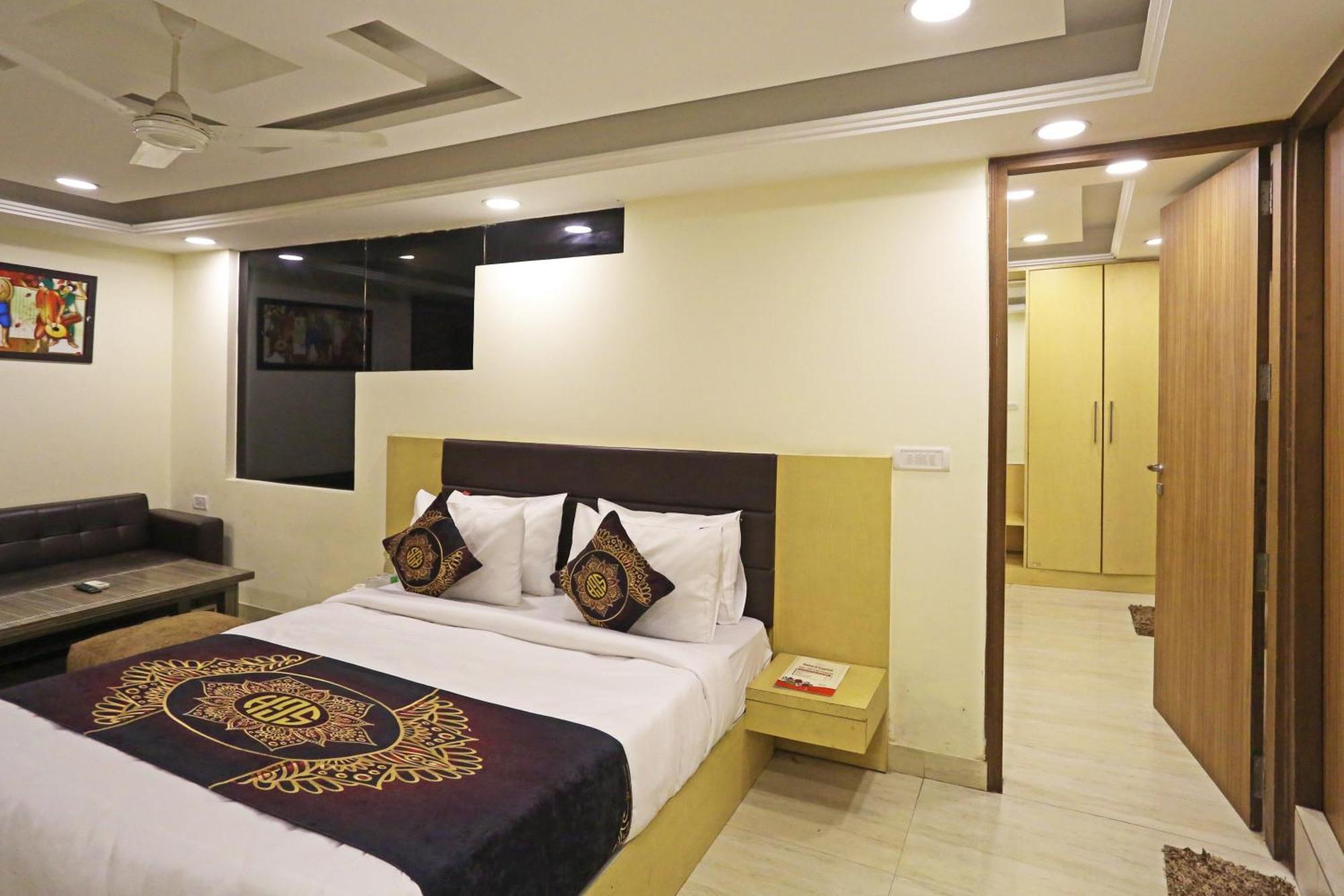 Hotel D'Capitol - Delhi Airport Nuova Delhi Esterno foto